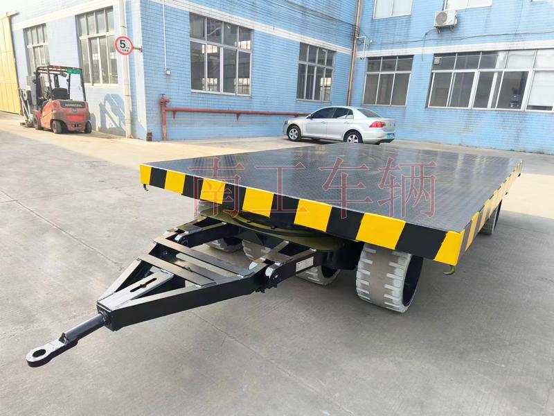 30吨重型平板拖车，叉车牵引重型工具拖车