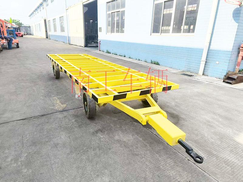 4吨骨架式平板拖车 牵引集装箱拖车底盘