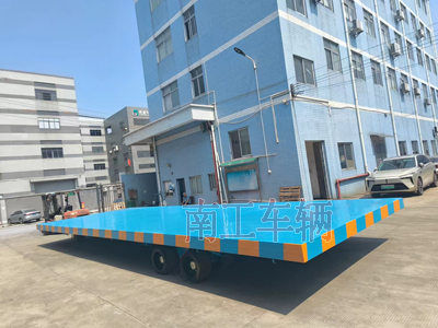 1730096751800870.jpg 40吨4米宽重型平板拖车 蓝色2I.jpg