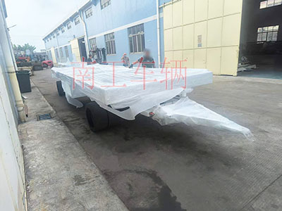 35吨双牵引重型平板拖车 白色I.jpg